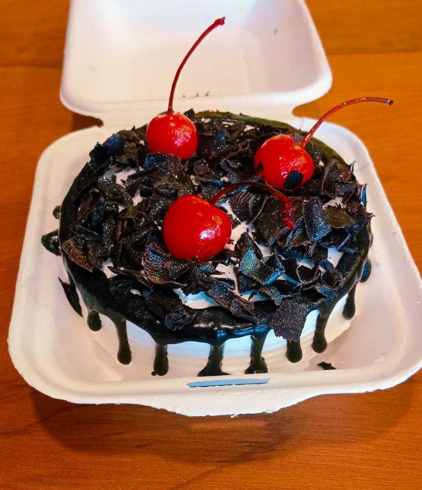 Premium RED N White Velvet Cake